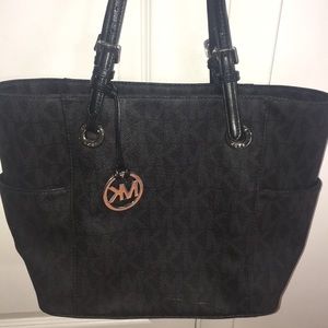MK JET SET SIGNATURE TOTE BLACK LEATHER